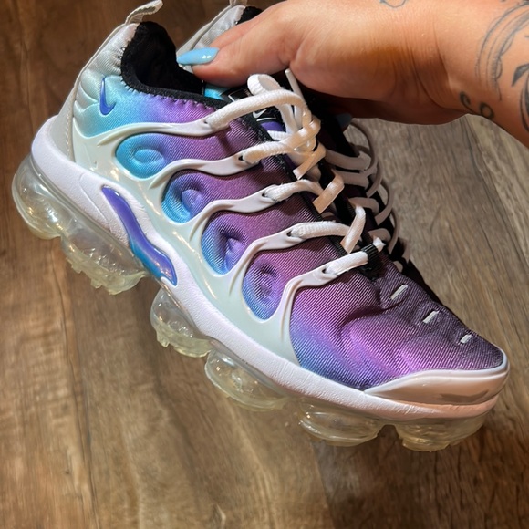 Nike Shoes - Nike Air vapor max plus grape